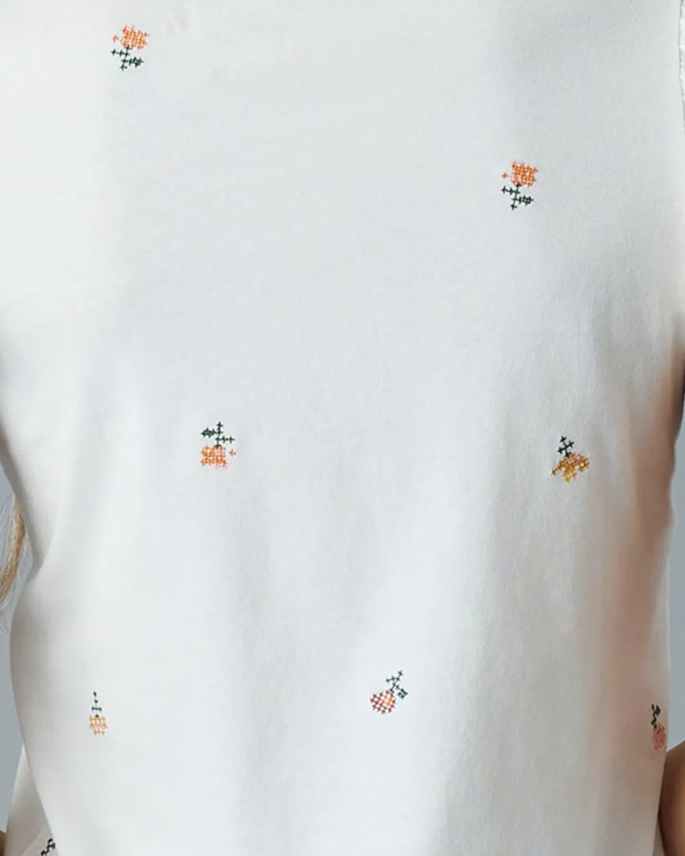 Charming V-Neck T-Shirt With Small Embroidered Motifs