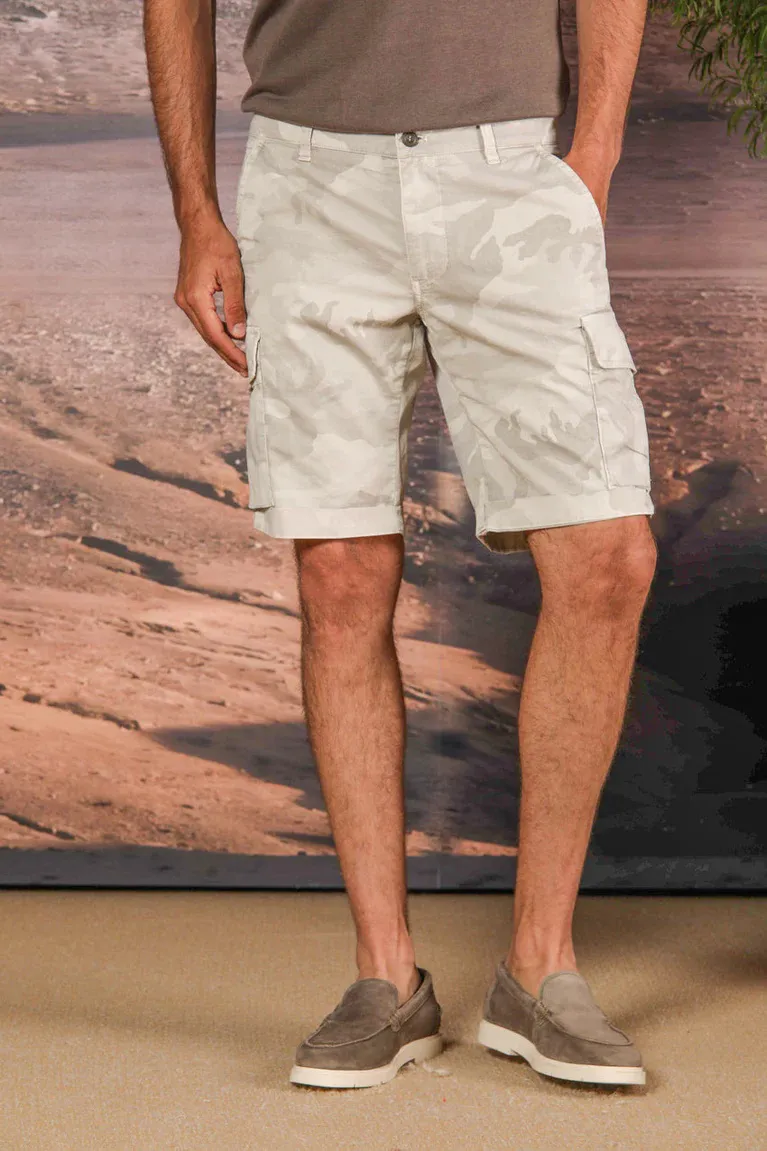 Men's Slim Fit Large Pocket Cotton Beige Camouflage Shorts