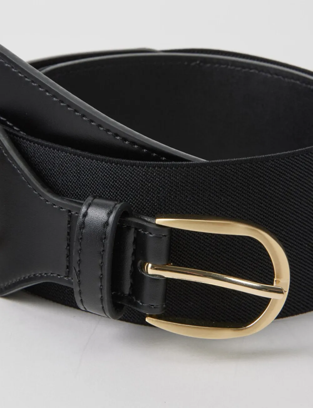 Versatile Commuter Black Leather Belt