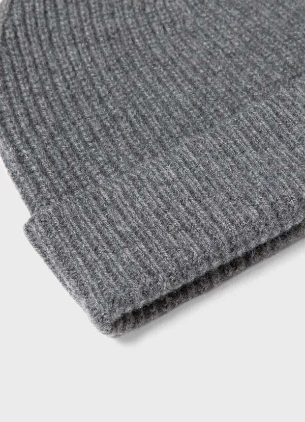 Light Gray Knitted Beanie With Ribbed Cuff For Casual Warmth