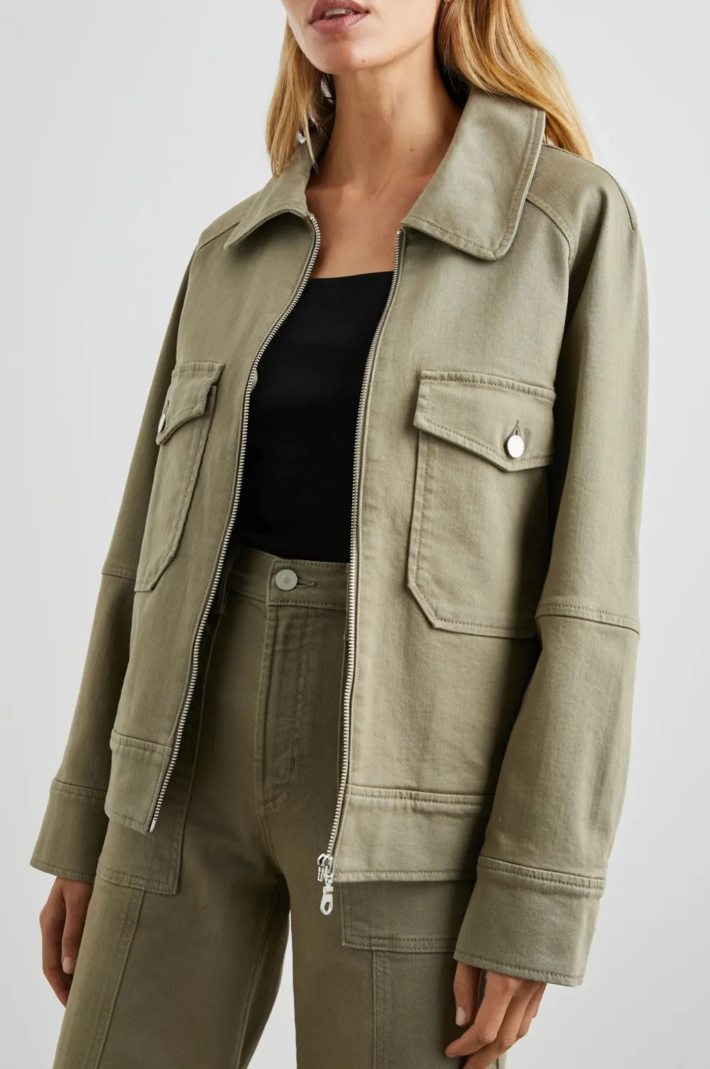 A Versatile Checked Long-Sleeved Women's Jacket