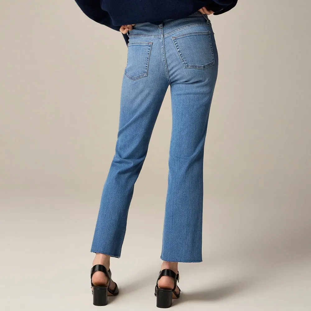Mid-Rise Stretch Cropped Kickout Jeans