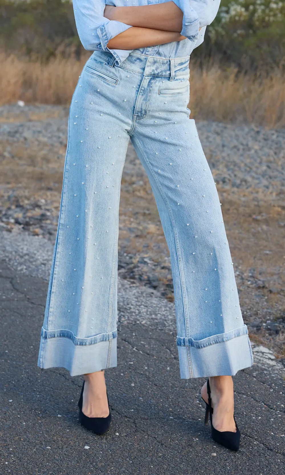 Light-Colored Premium Wide-Leg Jeans