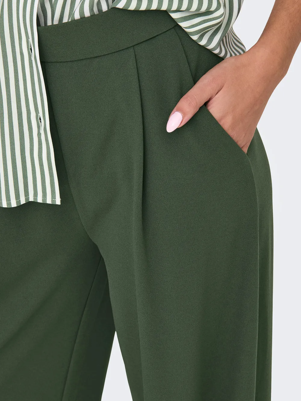 Casual Style Wide Leg Pleat-Front Pants