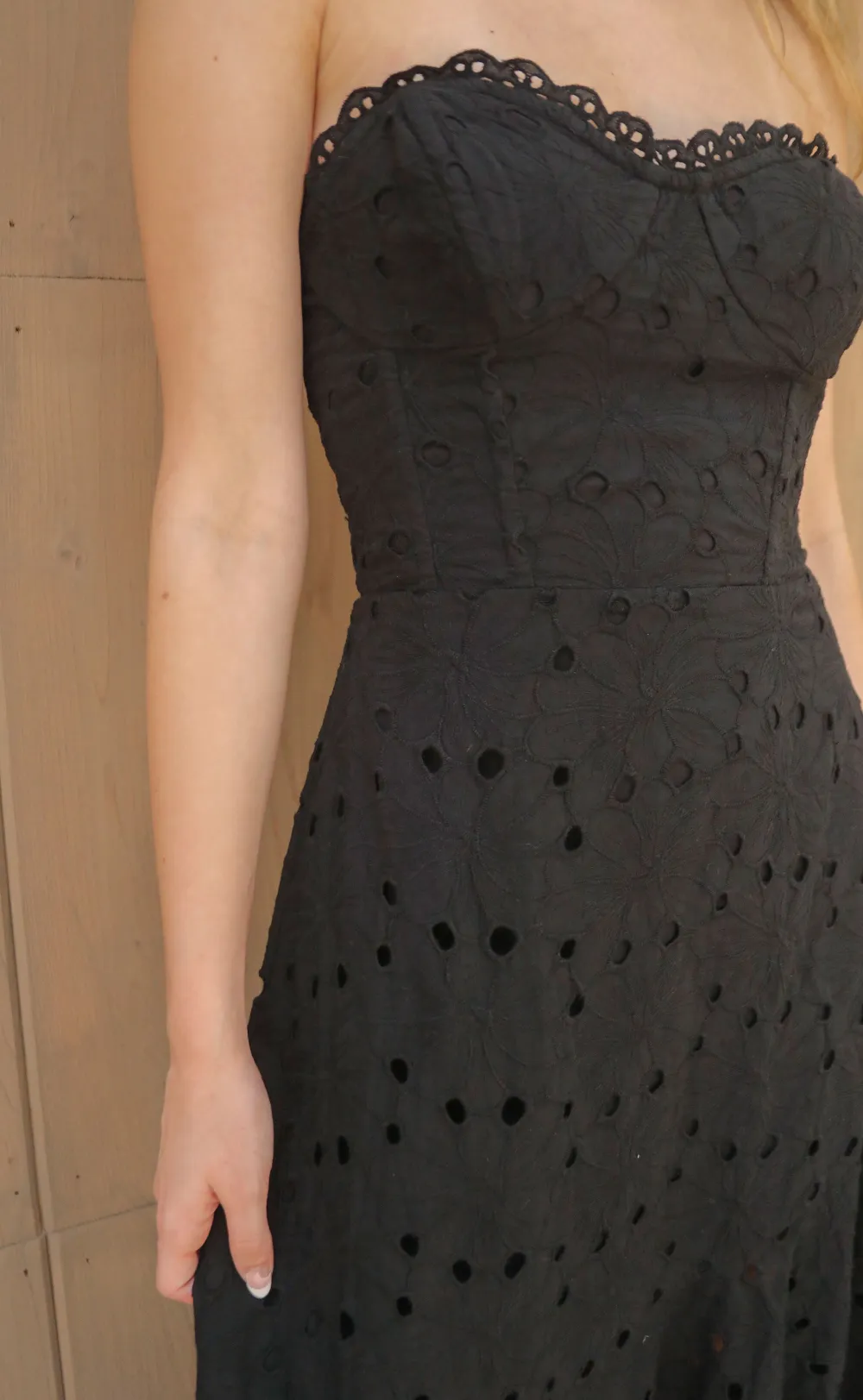 Eyelet Detailing Strapless Midi Dress