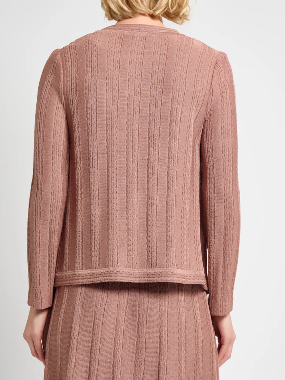 Round Neck Long Sleeved Knitted Jacket