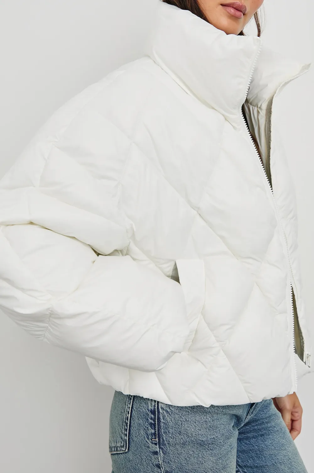 Thick And Warm Short-Sleeved Women's Down Jacket