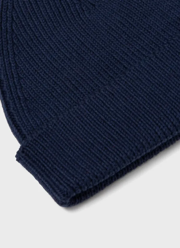 Navy Blue Knitted Beanie With Timeless Style For Versatile Wear