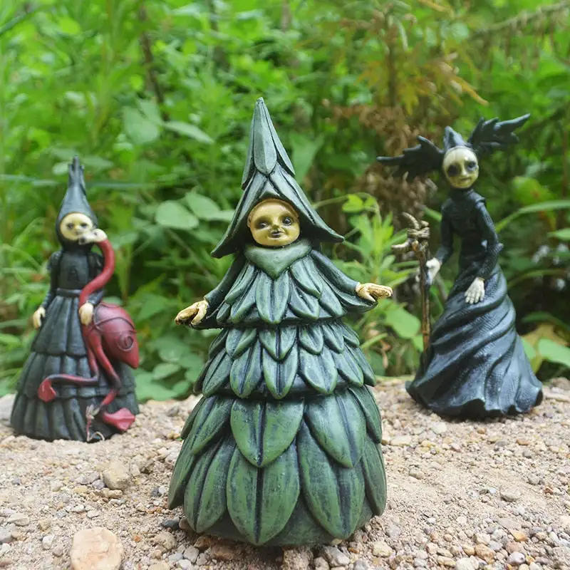 Halloween Witch Figurine Statue Resin Creepy Witch Sculptures Garden Decoration for Home Patio Yard Lawn Porch Garden Decoration