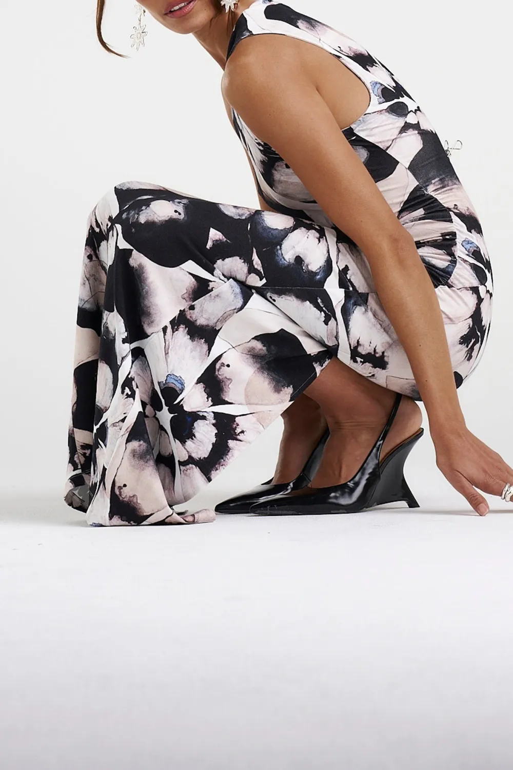 Black Round Neck Personalized Art Plant Flowers Dresses