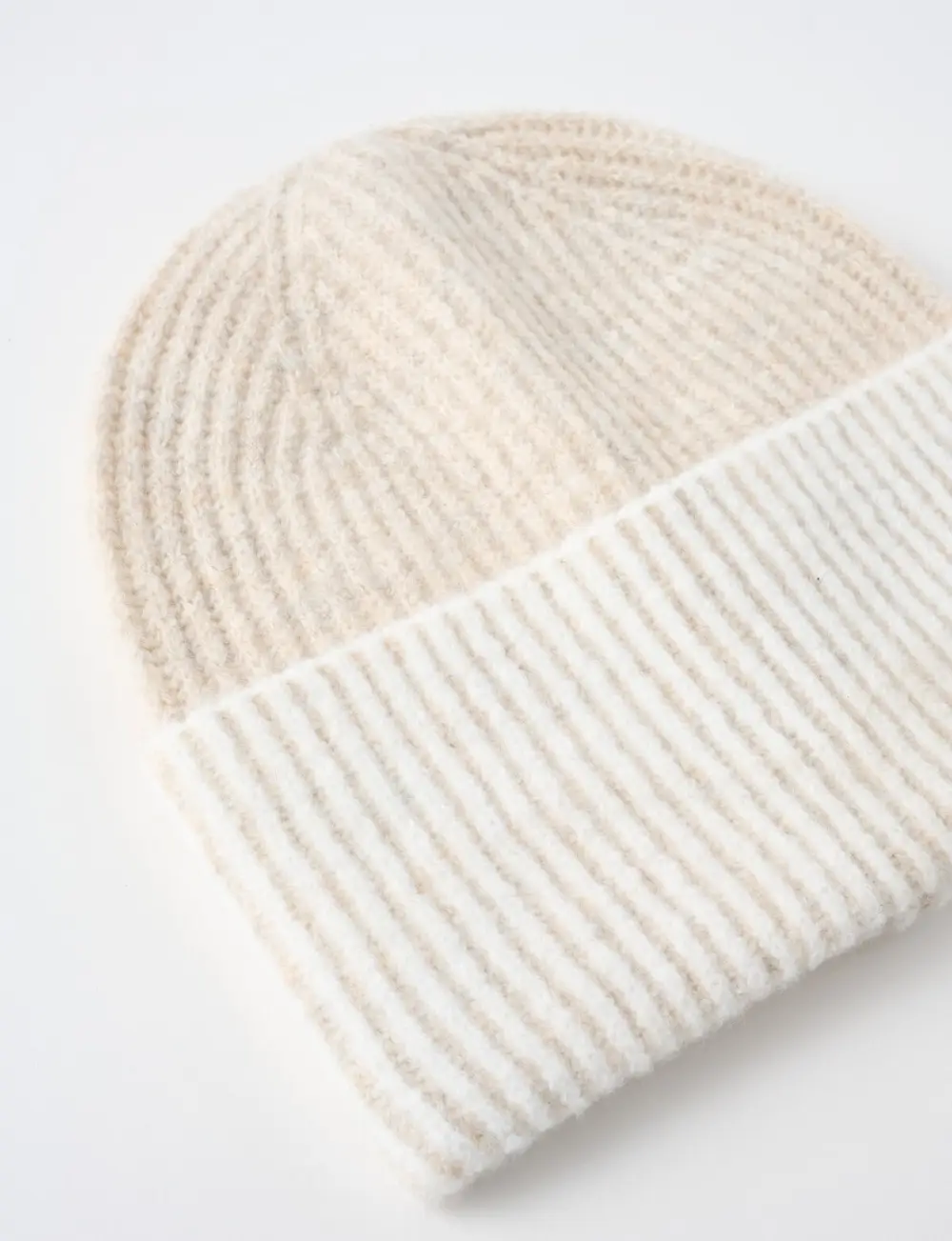 High-Grade Monochrome Gentle Hat
