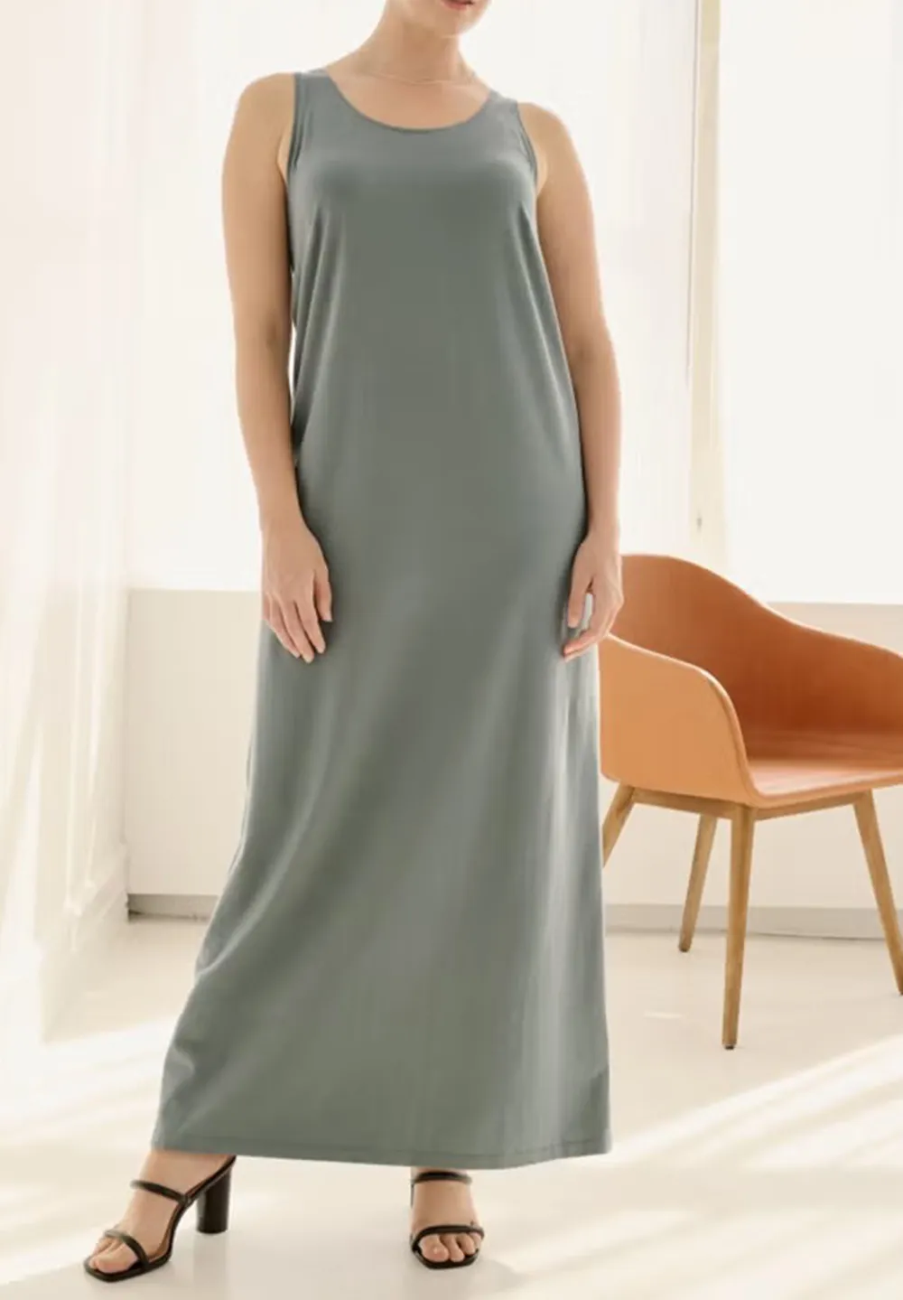 Solid Color Sleeveless Dress