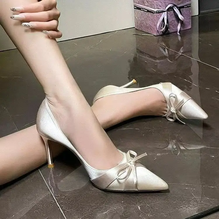 Bow Detail Pointed Toe Heels
