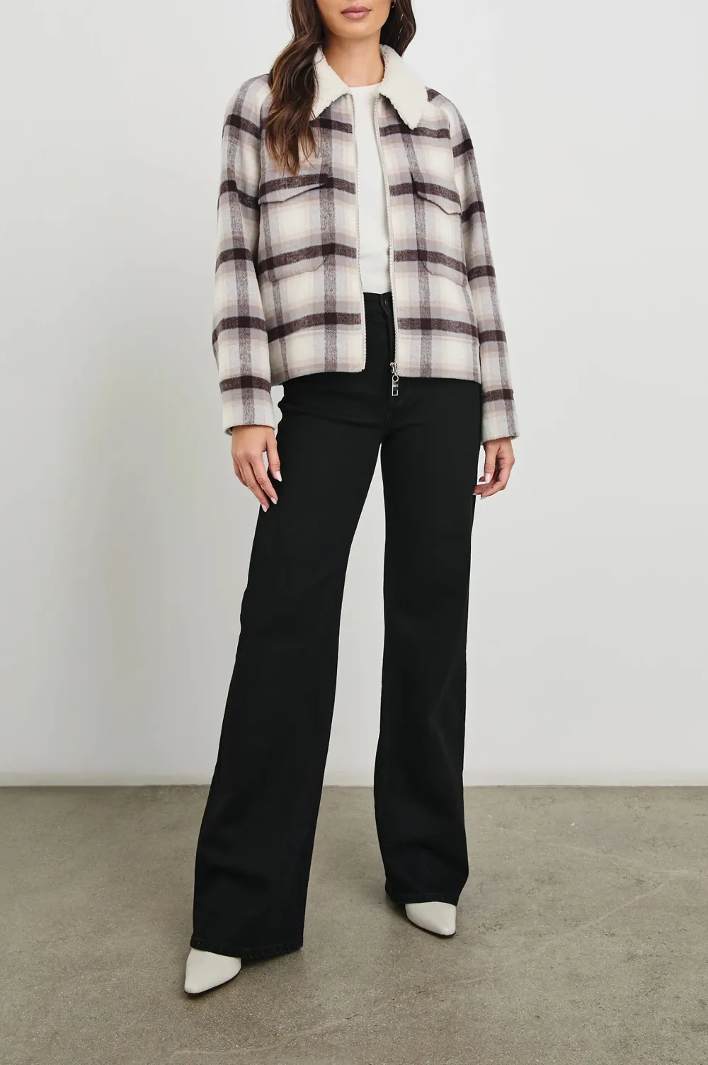 A Versatile Checked Long-Sleeved Women's Jacket