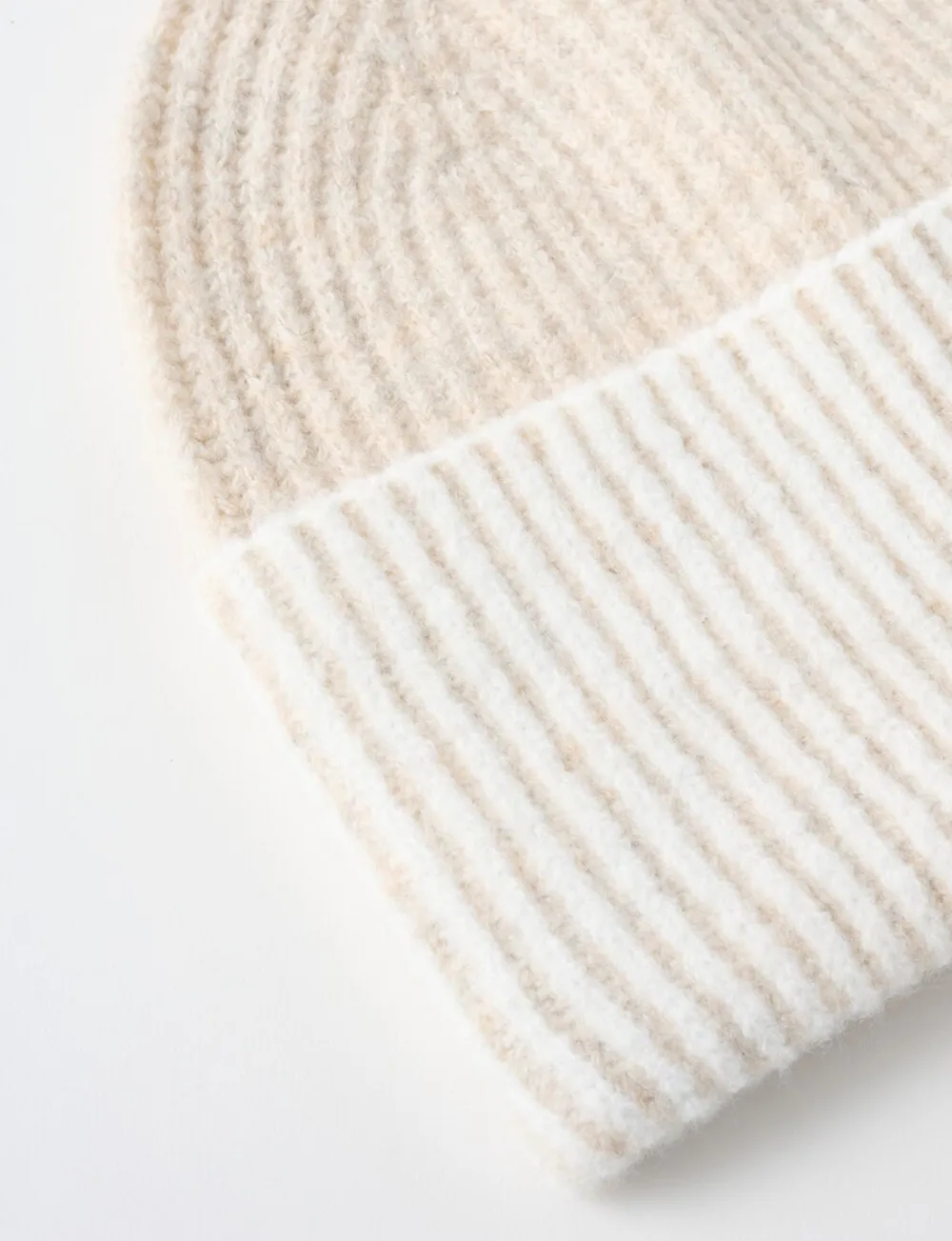High-Grade Monochrome Gentle Hat