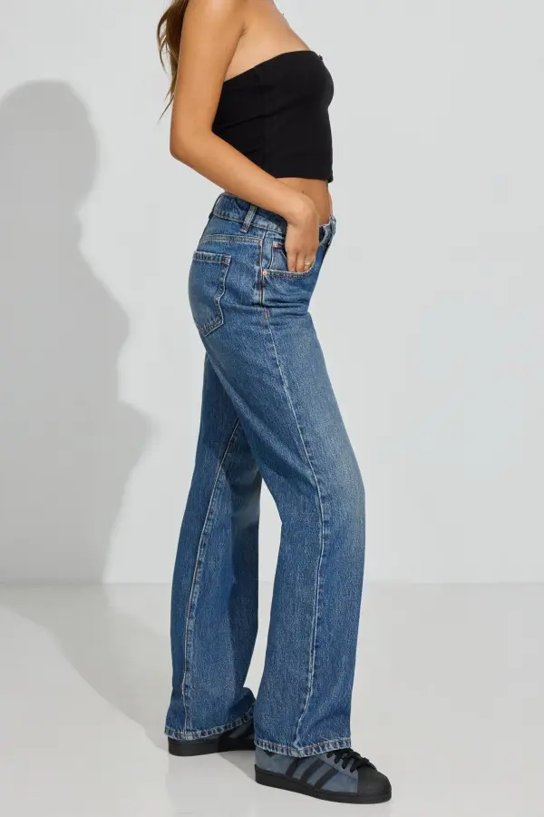 90s Style Straight Blue Jeans