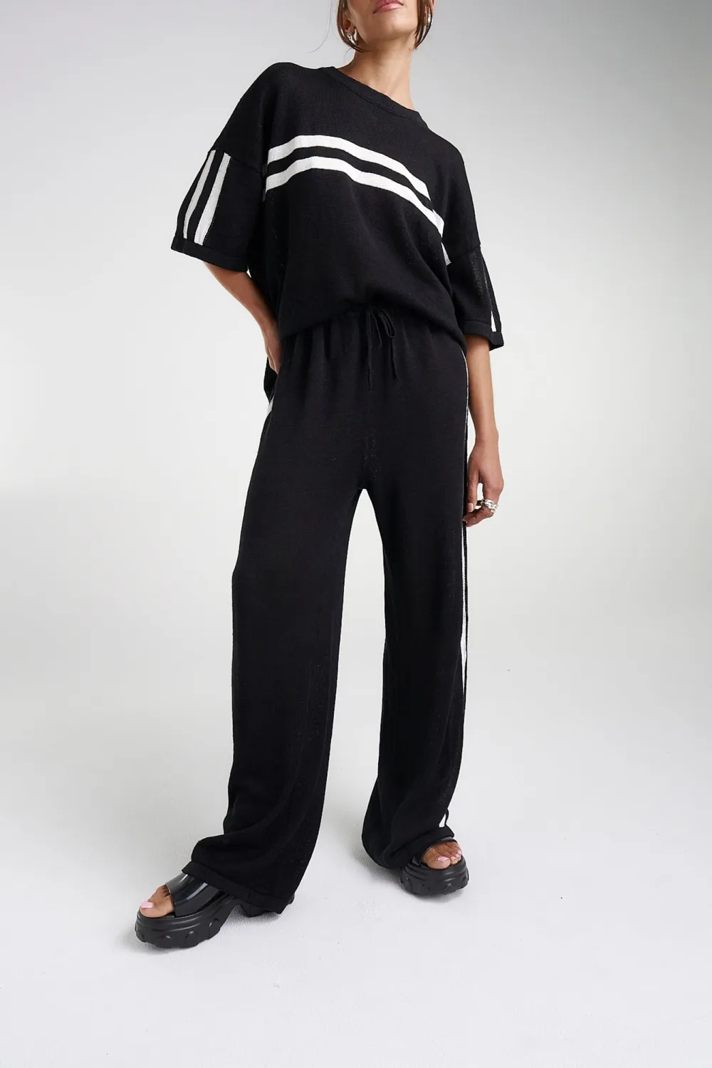 Simple Black With Cream Stripe Short-Sleeved Tees