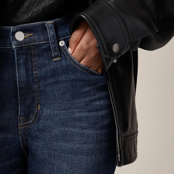Mid-Rise Stretch Cropped Kickout Jeans