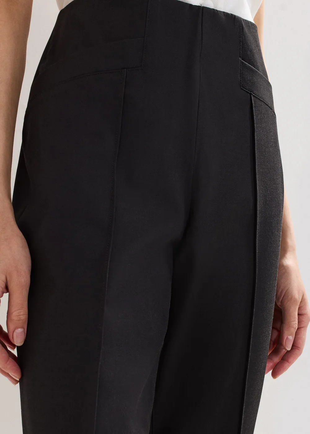Conical Lady Pleated Trouser Suit