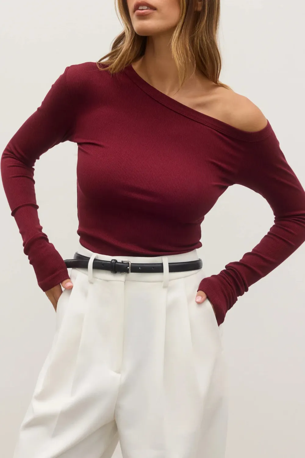 Simple Temperament Off-Shoulder Wine Long-Sleeved Tees
