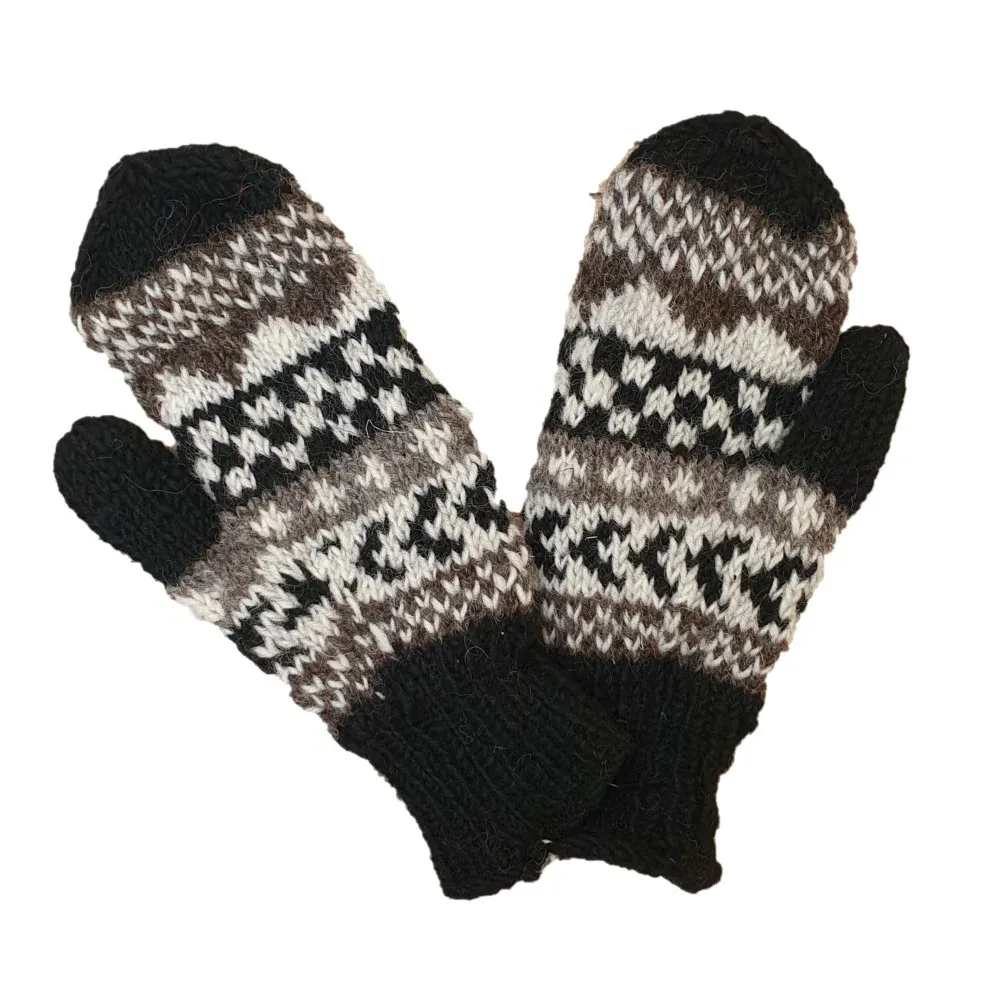 Patterned Mittens With Nordic Style Design