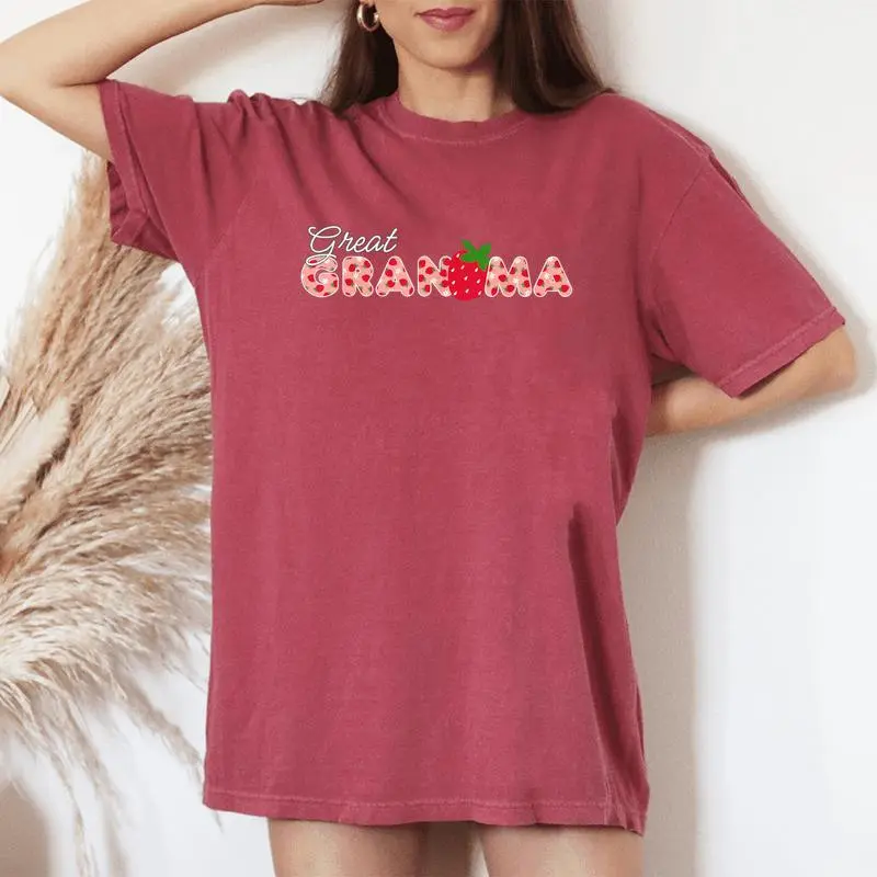 Great Grandma Strawberry First Birthday Strawberry Women's Oversized Comfort T-Shirt