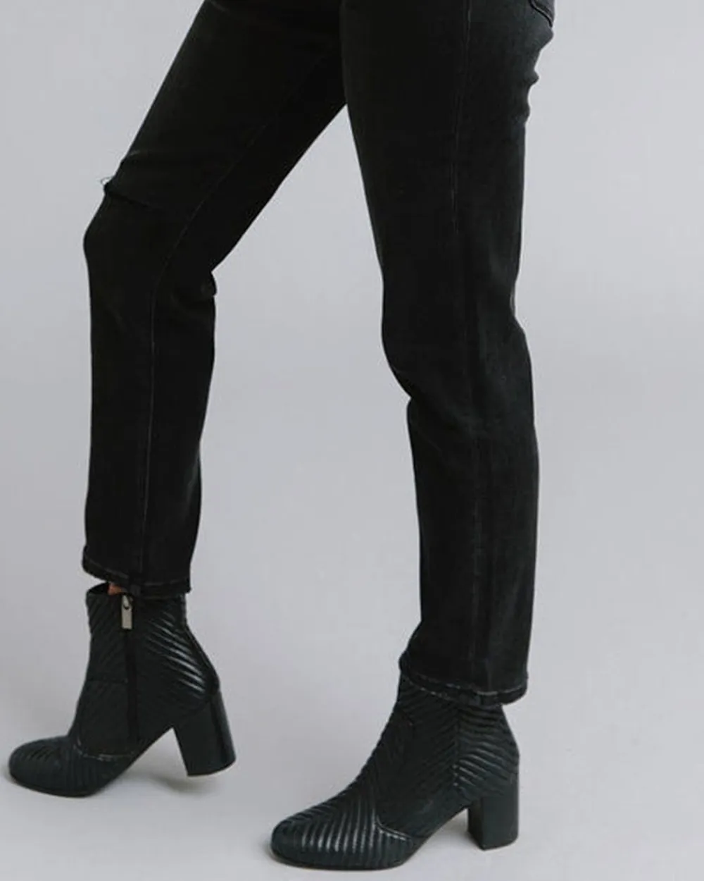 Mid Rise Boyfriend Style Jean