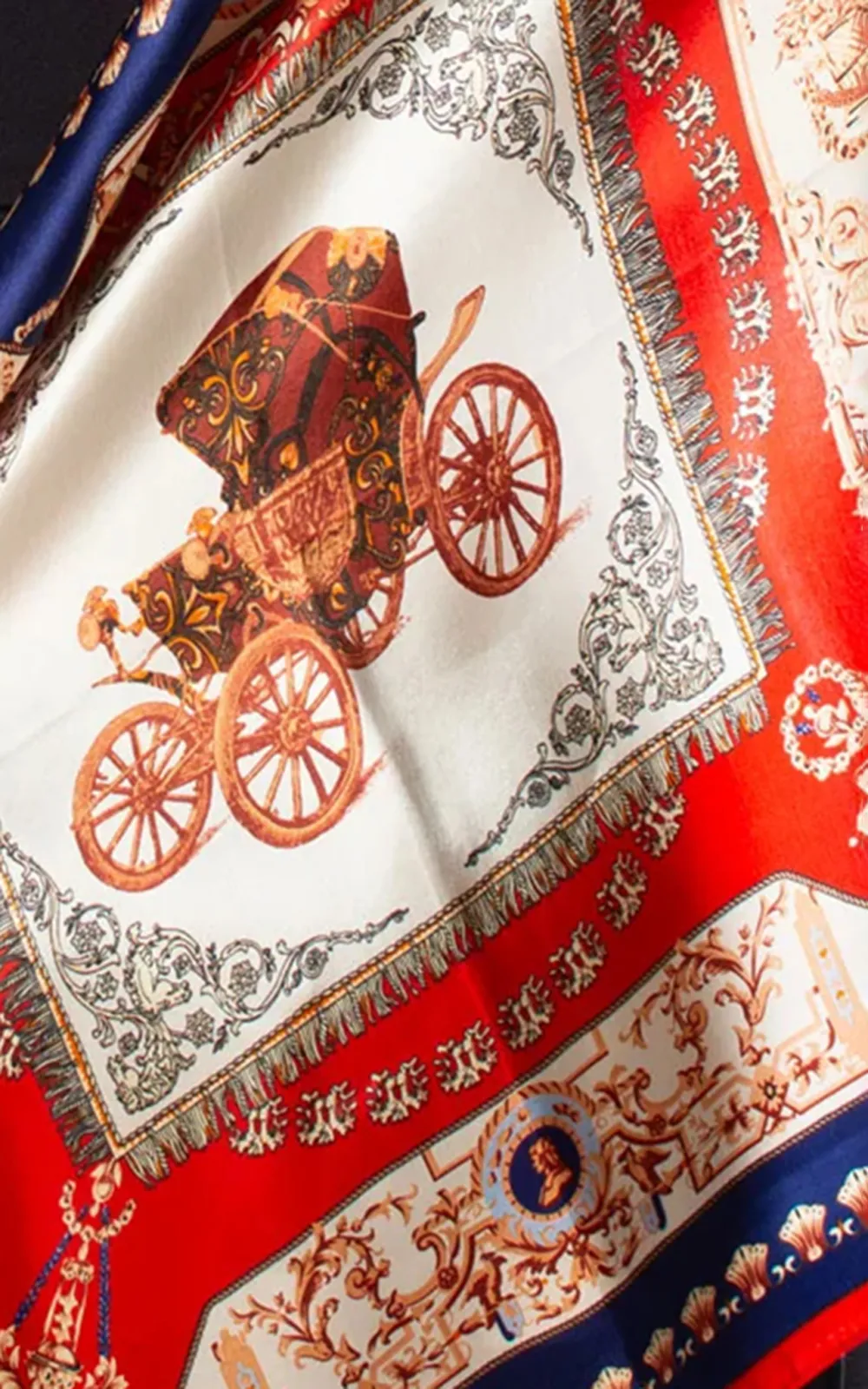 Delicate And Smooth Luxurious Exquisite Printed Silk Scarf