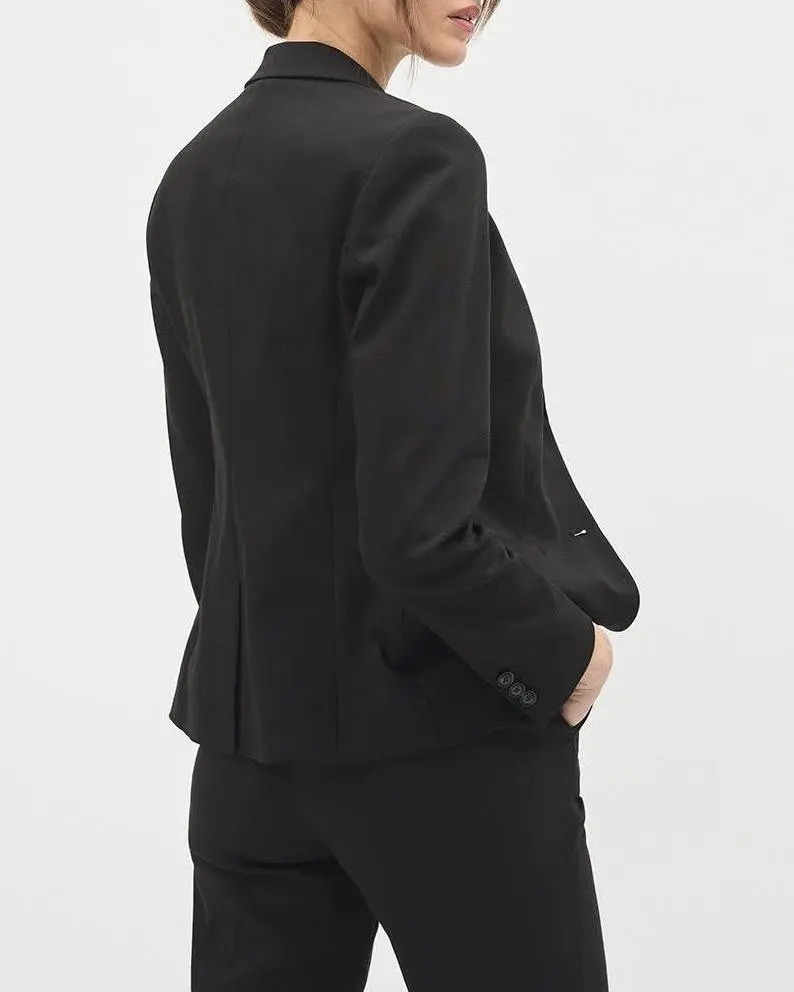 Black Tailored Women's Blazer with Professional Style