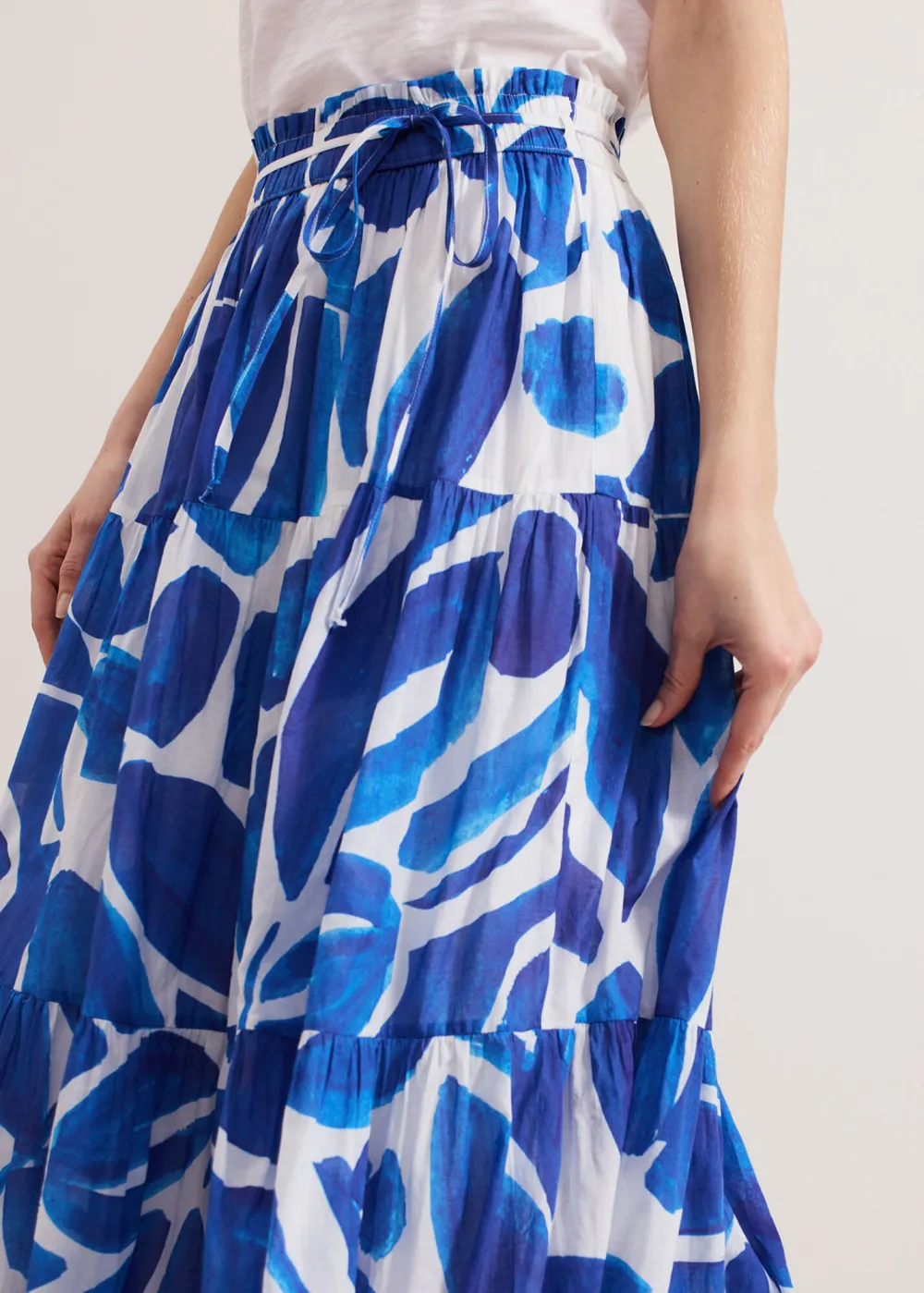 Blue Art-Printed Half-Length Skirt